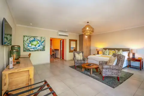 Porcupine Deluxe Room | Bushbaby Valley Lodge